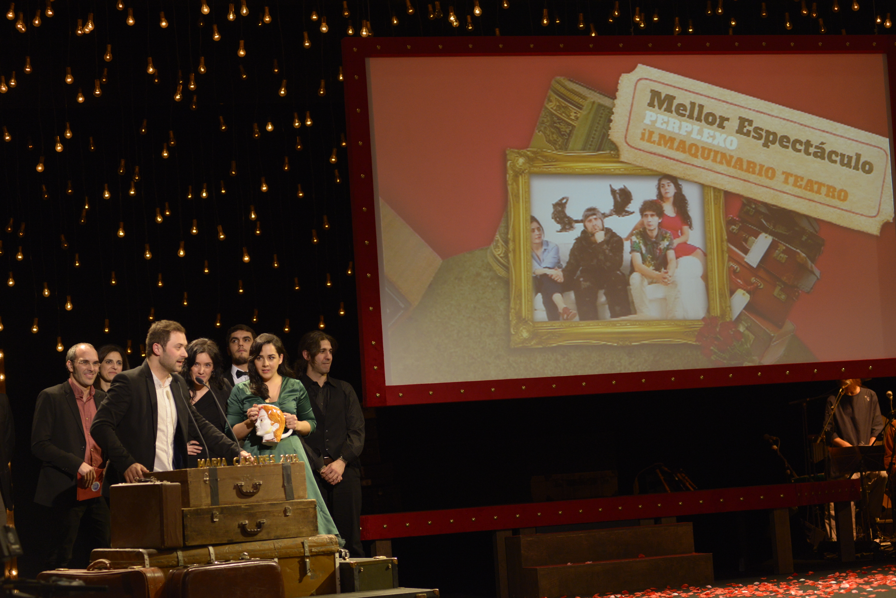 ilmaquinario recollendo premio ao mellor espectáculo 2