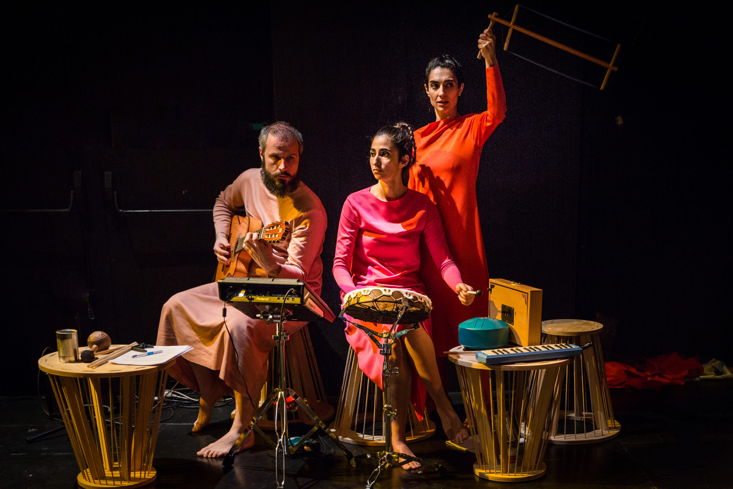 La excepción y la regla, La Extraña Compañía