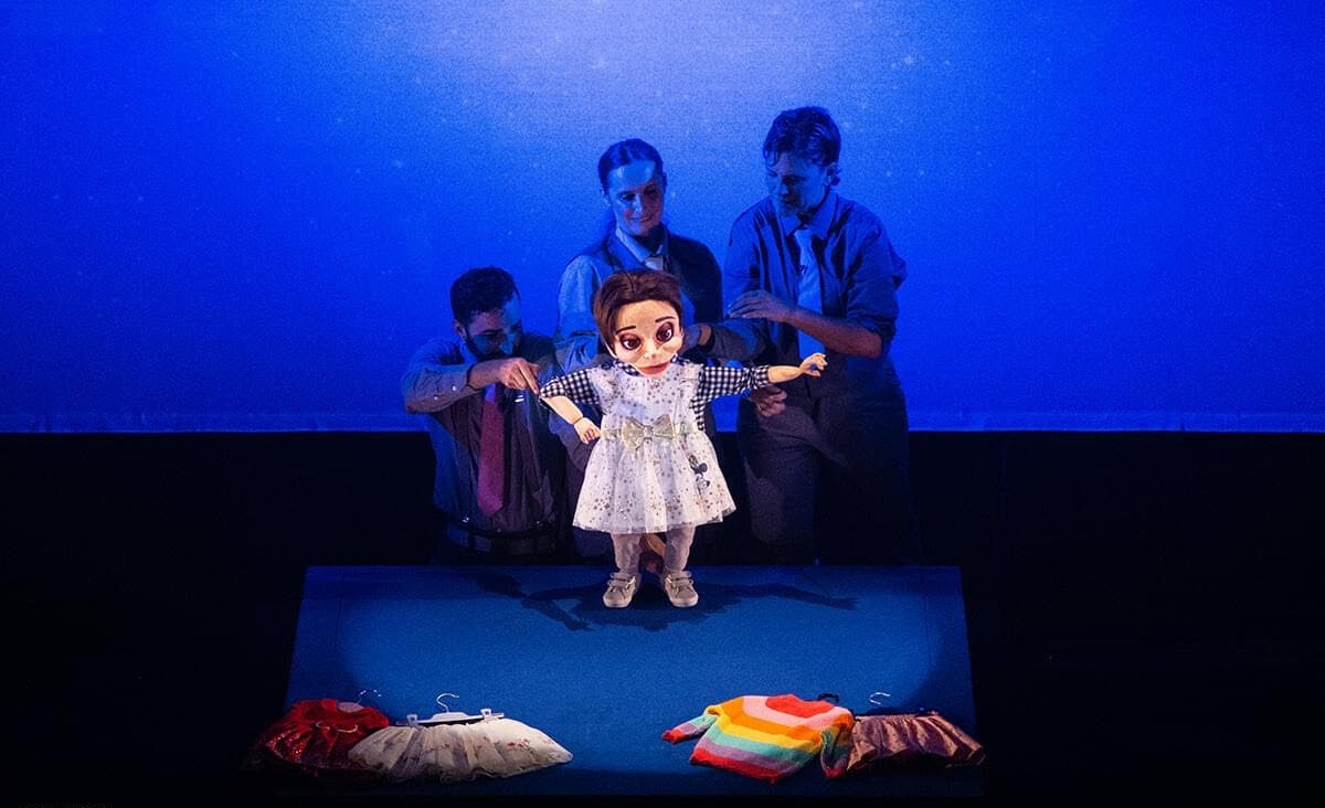 Cris, pequeña valiente de El Espejo Negro