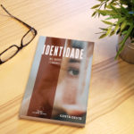 Identidade de Nee Barros