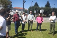 Apertura coas autoridades e coordinadores no lugar onde se prantou un carballo na memoria de Tucha Martins |