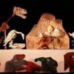 Dinosaurios, O regreso dos saurios de Larei Lará