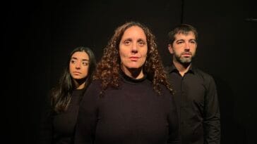 Mosca de Artika Cia con Fernanda Barrio Martin Maez e Rocio Salgado