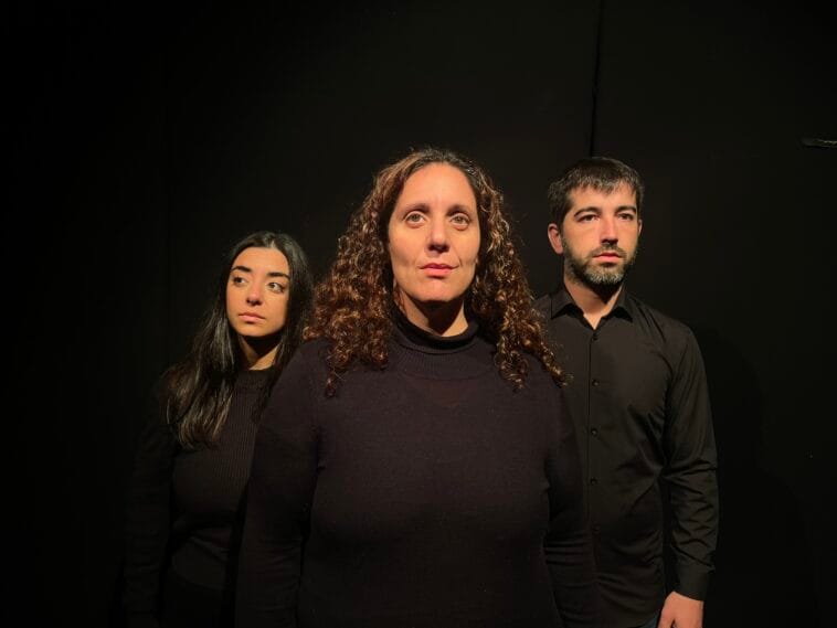 Mosca de Artika Cia con Fernanda Barrio Martin Maez e Rocio Salgado