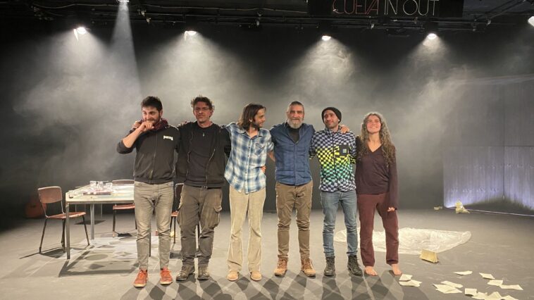 Equipa artística de 'Sin la soga al cuello' de Ensalle Teatro co texto de Gonzalo Cunill. Estrea no Teatro Ensalle de Vigo, 24 de febreiro de 2023. Foto: Afonso Becerra.