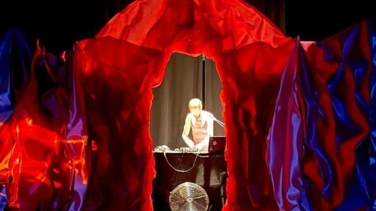 'ReVolta' da Cía. Juanito y Filomena. Foto: Vigo Cultura.