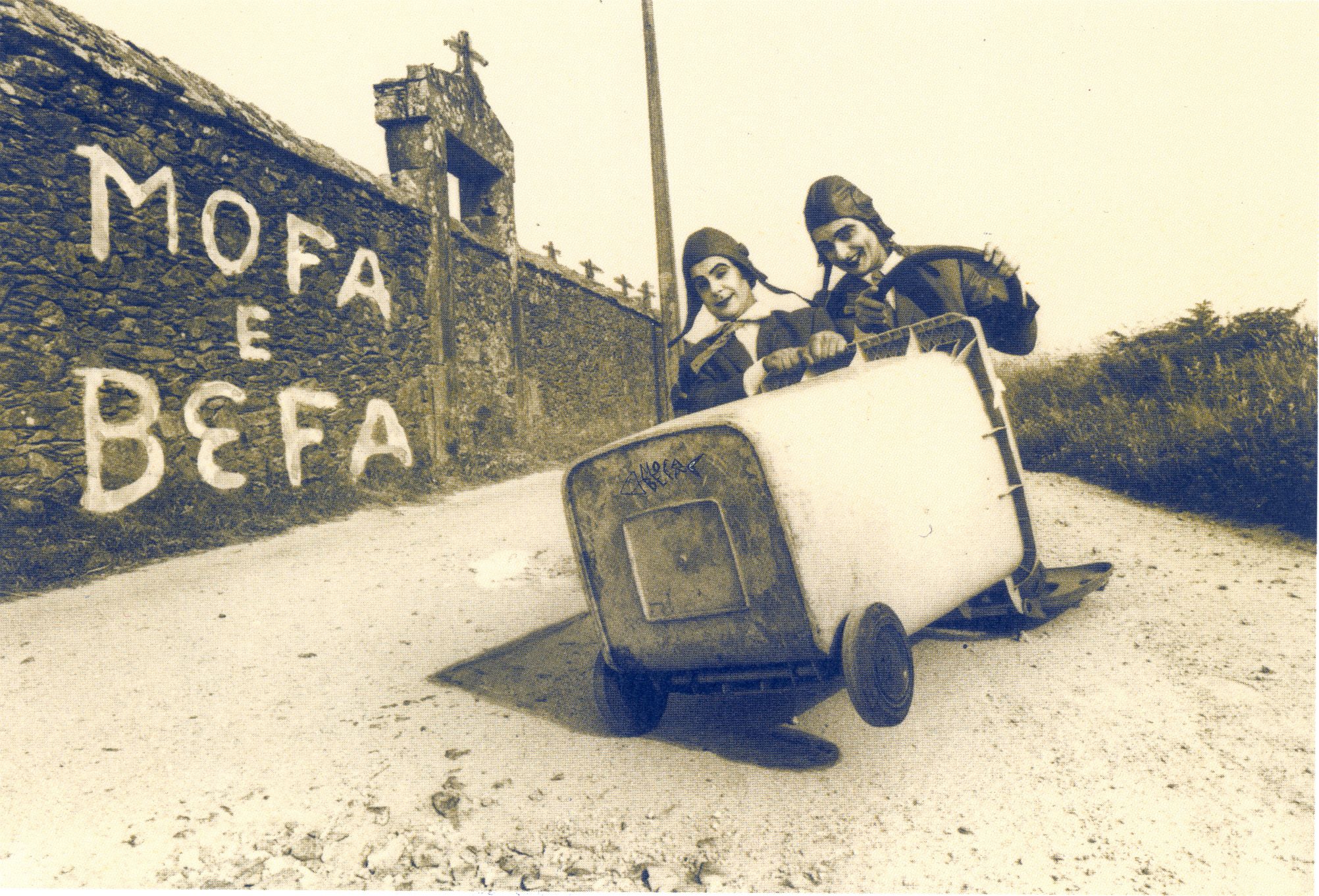 Mofa & Befa. Producións Teatrais Excéntricas.