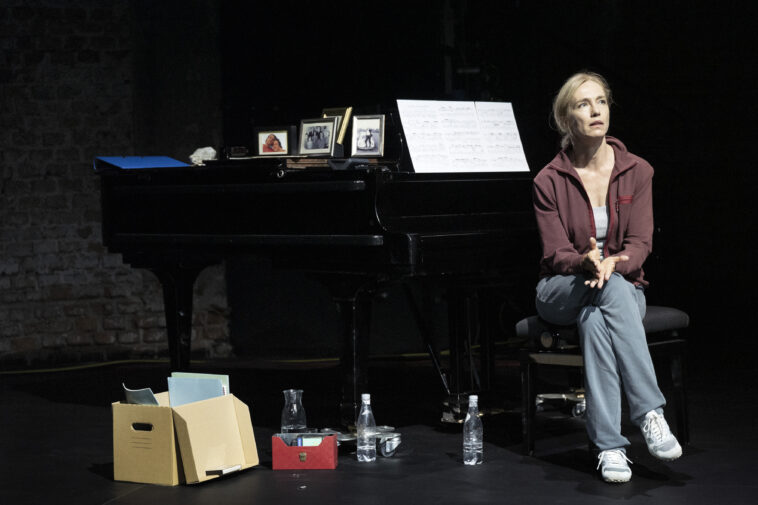 'EVERYWOMAN' von Milo Rau / Ursina Lardi Uraufführung Mi 19. August 2020, Salzburg. Foto: Thomas Aurin