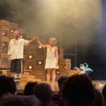 Sol Picó e Miquel Marilach nos saúdos ao remate de 'Malditas plumas' no Auditorio Xosé Manuel Pazos Varela, 40ª MITCF de Cangas. Foto: Afonso Becerra