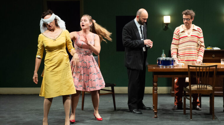 'Il compleanno' de Tieffe Teatro Milano. Foto: Tommaso Le Pera.