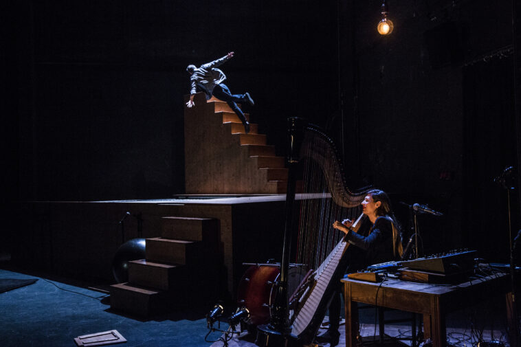 'Minuit' de Yoann Bourgeois Art Company. Foto: Géraldine Aresteanu.