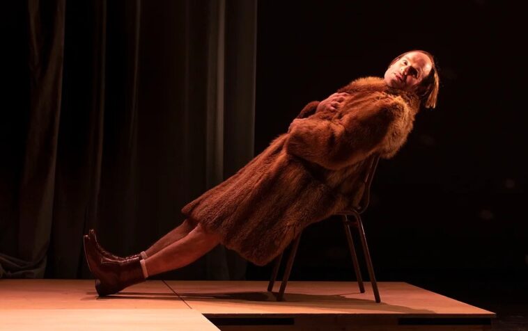 'O Deus do Pop' de Diego Anido.