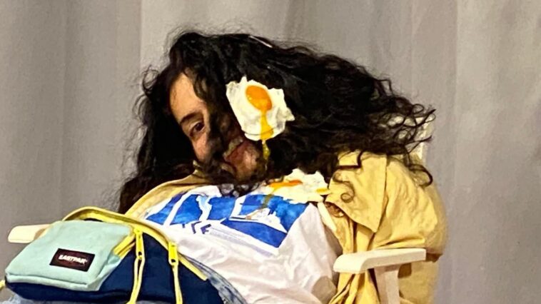 'O que é o raio, nin maldita idea' da Cía. Souvenir. Proxecto gañador do I Premio do V Festival Pezas dun Teatro do Porvir 2022, que se estreará no Teatro Rosalía de Castro da Coruña. Foto: Afonso Becerra.