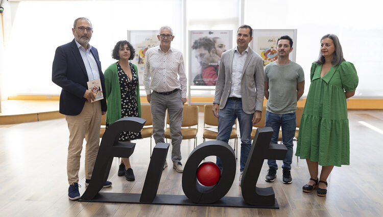 FIOT32 Presentación O pequeno poni © Vanessa Rábade