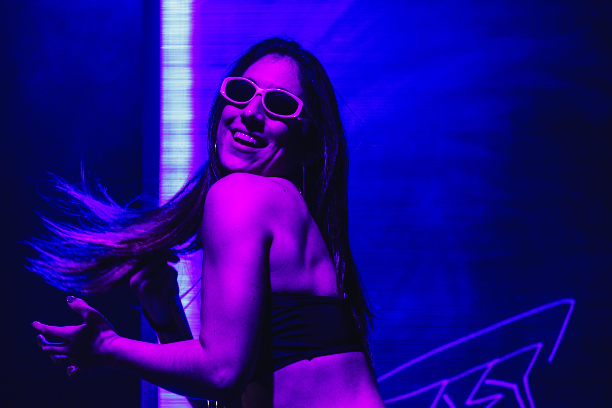 Iphixenia na porta do súper, de Compañía Humana. Imaxe de Alex Sobrino.