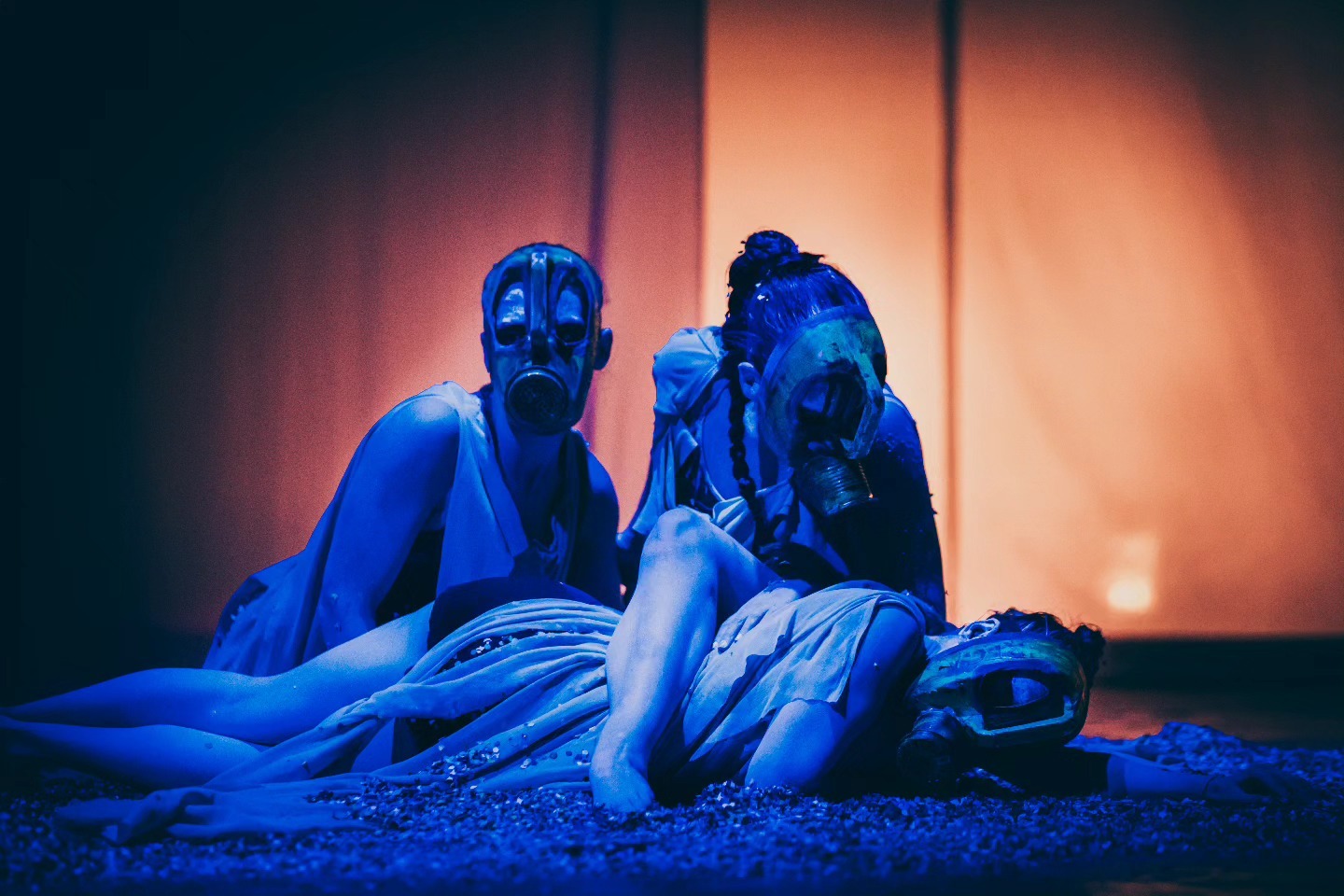 Imaxe de 'Tres Mistos', o Traballo Fin de Estudos de Iván Fernández Diéguez, na especialidade de Dirección escénica e dramaturxia na ESAD de Galicia. Curso 2022/2023.