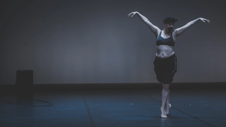 "O raro é que bailar sexa raro", do Colectivo VACAburra. Imaxe de JC Arévalo.