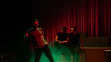 'O dragón de Ouro' de Roland Schimmelpfennig. Sarabela Teatro. Foto: Rubén Vilanova.