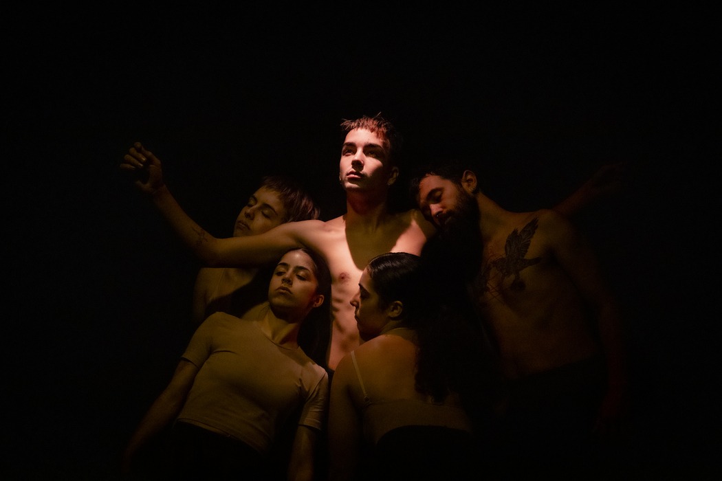 É difícil fotografar o baleiro, de Colectivo D'Elas. Fotografías por