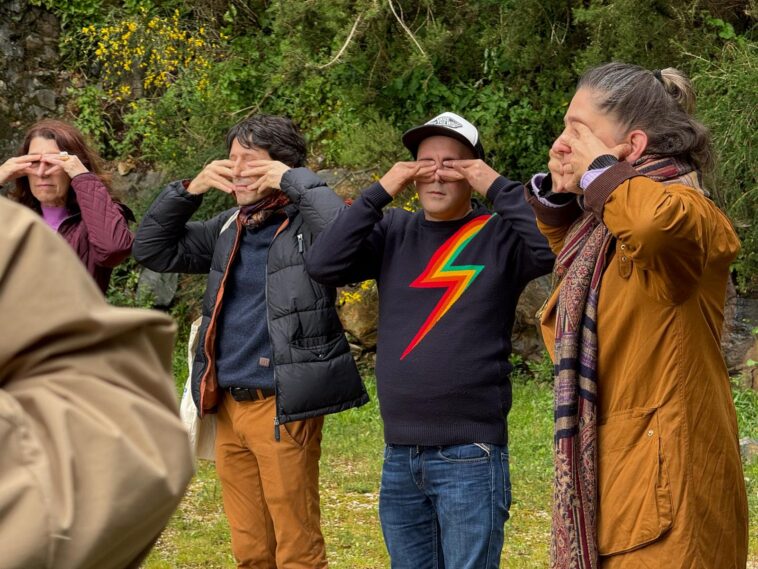 Acción do Comando Dramatúrxico, ofrecida por Joana von Mayer Trindade, antes de entrar ver 'Blondi' de David Loira en EDC10. Foto: Hugo Calhim Cristovao.