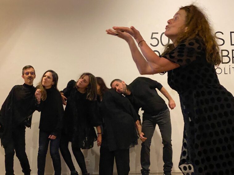 Imaxe: ‘CAMONIANA’, peza que integra o espectáculo ‘Eu.Camões’ do grupo Eu.Experimento do Camões – Centro Cultural Portugués en Vigo. Foto: Afonso Becerra.