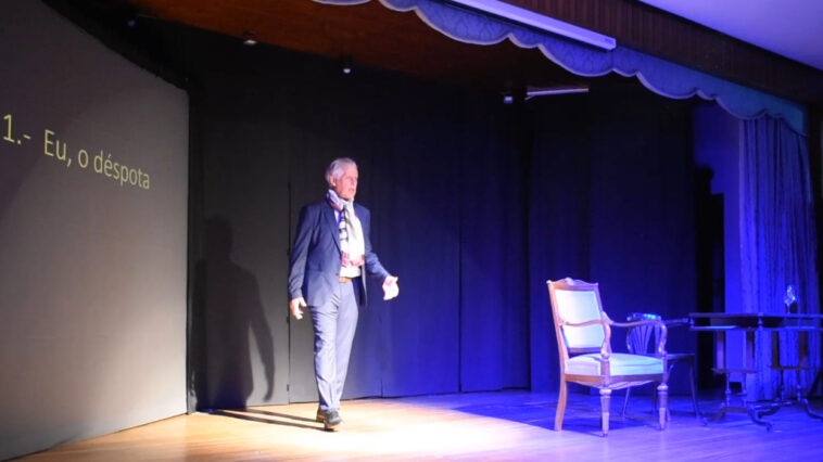 Avelaíña Teatro As máscaras de Ibáñez.