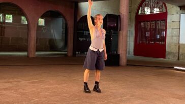 'Pensar a contratempo' de Suevia Rojo no festival de danza e movemento ABANEA. Pavillón do mercado de Marín. Foto: Afonso Becerra.