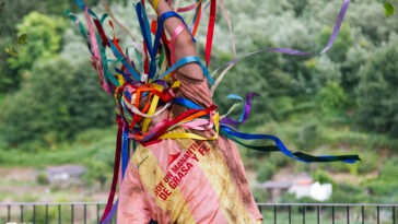 Alberto Velasco en "Mover montañas". Imaxe de Rosinha Rojo para a MIT de Ribadavia.