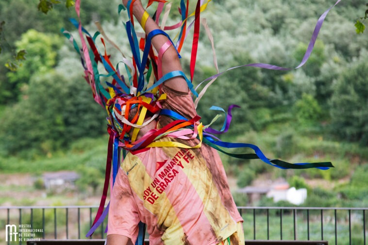 Alberto Velasco en "Mover montañas". Imaxe de Rosinha Rojo para a MIT de Ribadavia.