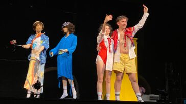 'Non é unha canción' da Cía. Souvenir. I Premio do V Festival Pezas dun Teatro do Porvir 2022: Galiza + Portugal, organizado pola AELG. Imaxe da estrea no Teatro Rosalía de Castro. Foto: Afonso Becerra