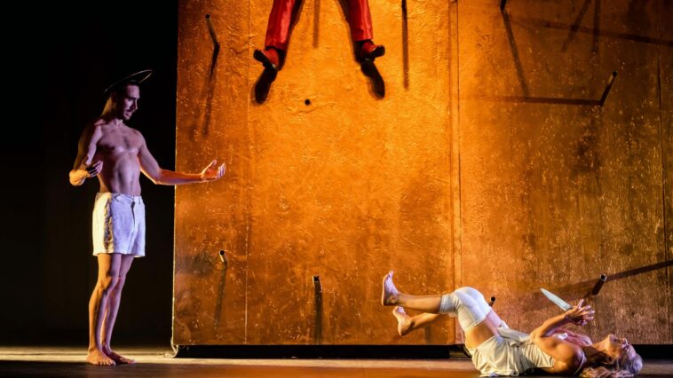 'Cordeiros de Deus ou Soldados da Esperança' no Teatro Diogo Bernardes de Ponte de Lima. Foto: Vítor Ferreira.