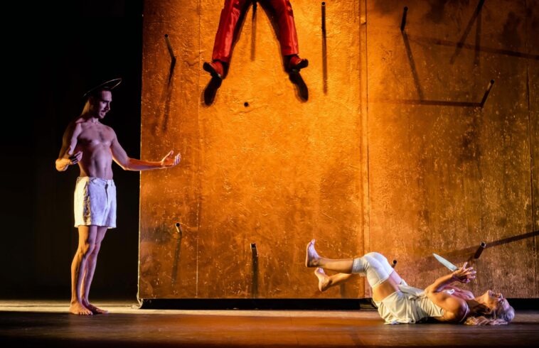 'Cordeiros de Deus ou Soldados da Esperança' no Teatro Diogo Bernardes de Ponte de Lima. Foto: Vítor Ferreira.