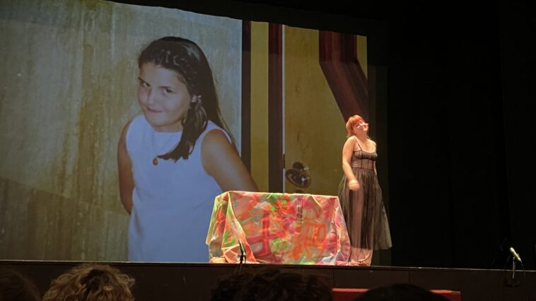 'Ninguén tira fotos nos enterros', de Carlota Mosquera. Foto: Afonso Becerra.