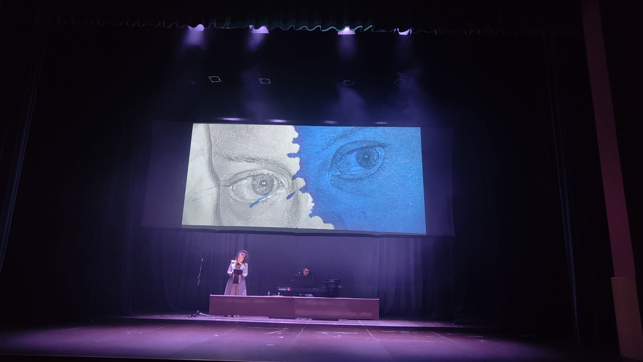 Imaxe de ensaio da ópera galega 'Pálido punto azul'. Foto: José Díaz.