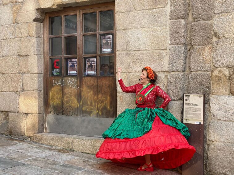 Nuria Otero na primeira cena de 'Eu.Camões' do grupo de teatro amador Eu.Experimento.