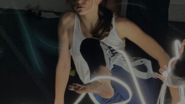 A bailarina portuguesa Sara Miguelote no Laboratório de Dramaturgia Pós-dramática ou o Heterodoxo na Dança, de Afonso Becerra. Foto: Hugo Calhim Cristóvão. Nuisis Zobop.