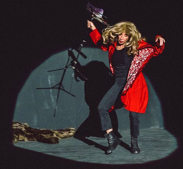 Ana Vallés en 'Staying Alive' de Matarile. Foto: David Ruiz.