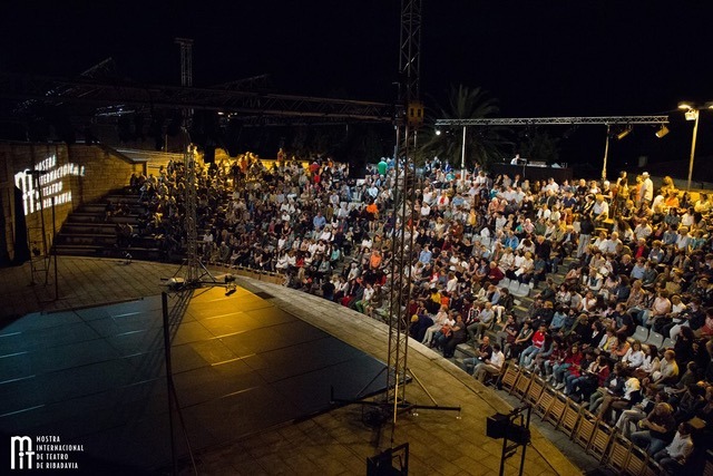 Castelo MIT, noite con público. Imaxe Rosinha Rojo