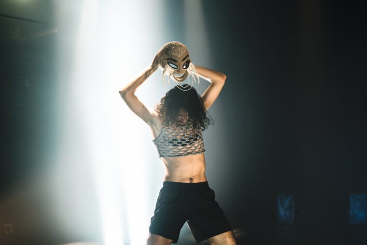 'Hide to Seek' de Júlio Cerdeira. Theatro Circo. Foto: Lais Pereira.