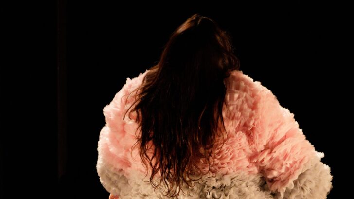 DEBUT, de Rosa Romero. Imaxe de Álex Sobrino.