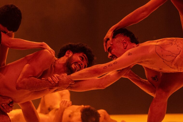 'Há Qualquer Coisa Prestes a Acontecer'. Foto: José Caldeira.