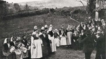 foto do cartel da mesa redonda do Consello da Cultura Galega sobre a regueifa no FIOT