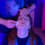 Isabel Risco e as mans de Alberte Bello en 'Do reino (e) dos amores proscritos' de ALÓproducións. Foto: Afonso Becerra