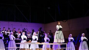 'As cigarreiras' da Banda Municipal de Música da Coruña e de Cantigas da Terra, festas de María Pita 2025. Foto. Manu San Martín.