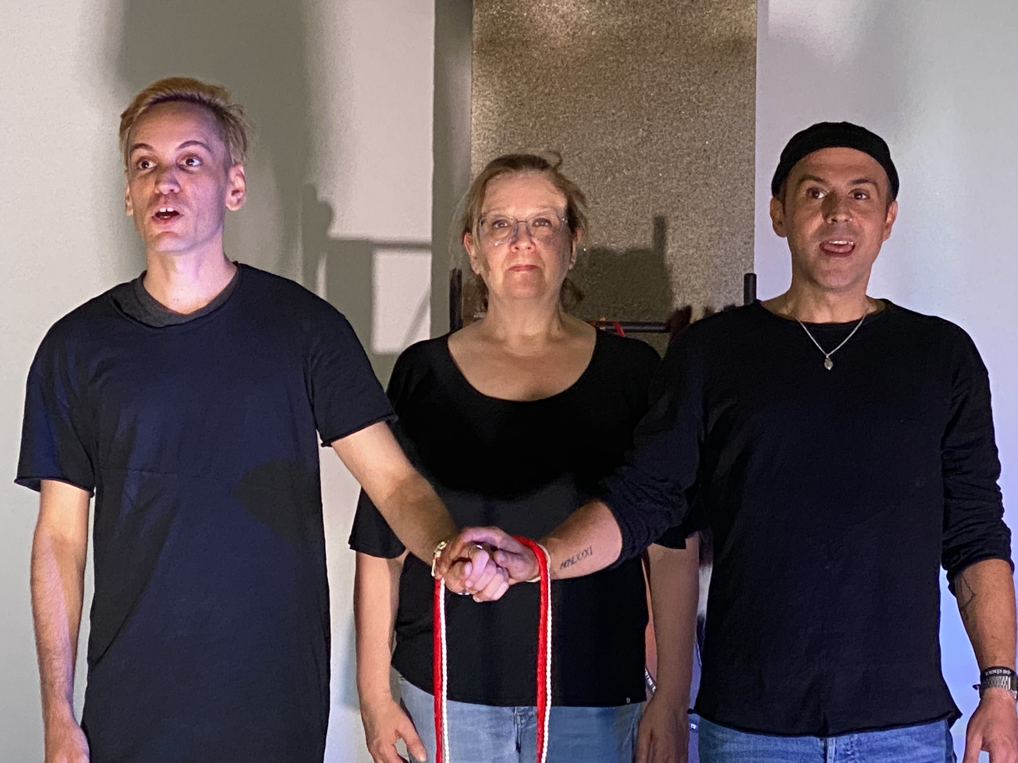 Henry Vidal, Ana Carreira e Alberte Bello en 'Do reino (e) dos amores proscritos'. Foto de ensaio: Afonso Becerra Henry Vidal, Ana Carreira e Alberte Bello en 'Do reino (e) dos amores proscritos'. Foto de ensaio: Afonso Becerra