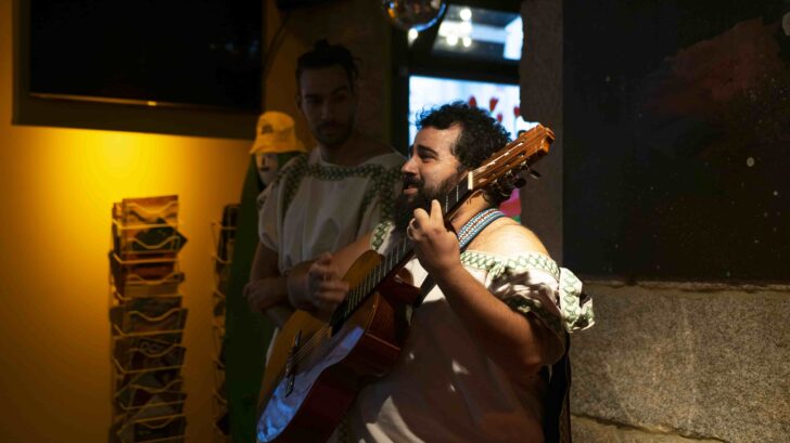 Improversados no Tinta Negra, na última edición do Teatro Gorrilla. Fotografía de Laura Merchán.
