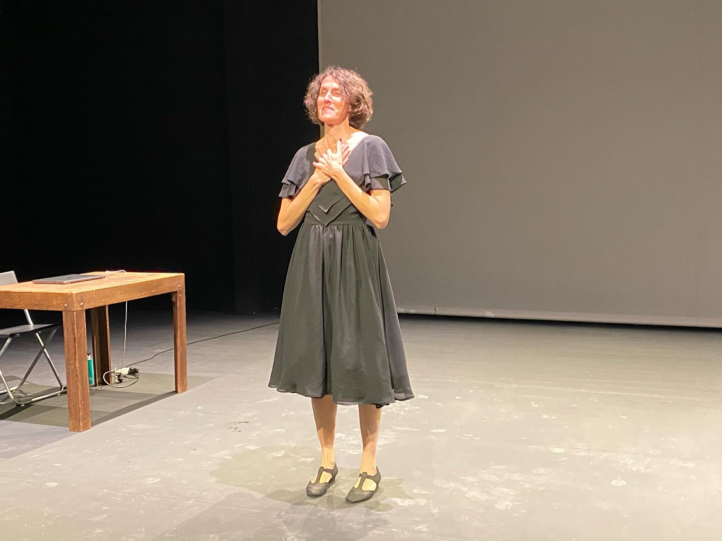 'Familia' de Amalia Fernández. Saúdo final. Foto de Afonso Becerra. 'Familia' de Amalia Fernández. Saúdo final. Foto de Afonso Becerra.