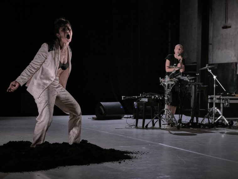 'Mercedes máis eu' de Janet Novás e Mercedes Peón. Foto: Antonio Urquijo.