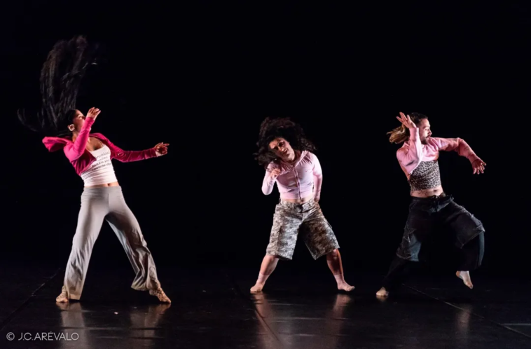 'Velaiquich Amoorch' do Colectivo D'elas no 39 Certamen Coreográfico de Madrid 2025. Foto de J.C. Arévalo.