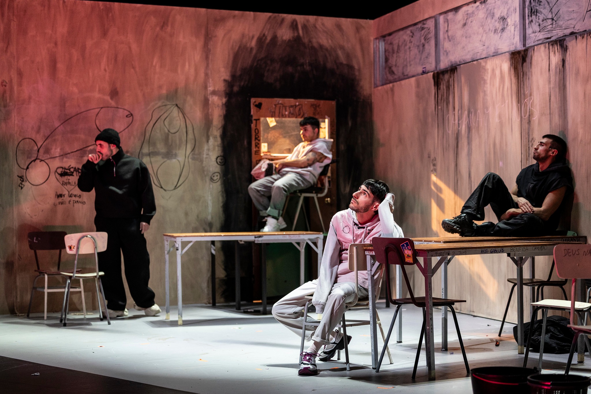 'Class Enemy' de Nigel Williams, encenação de Manuel Tur. Teatro Carlos Alberto do TNSJ do Porto. Foto: José Caldeira